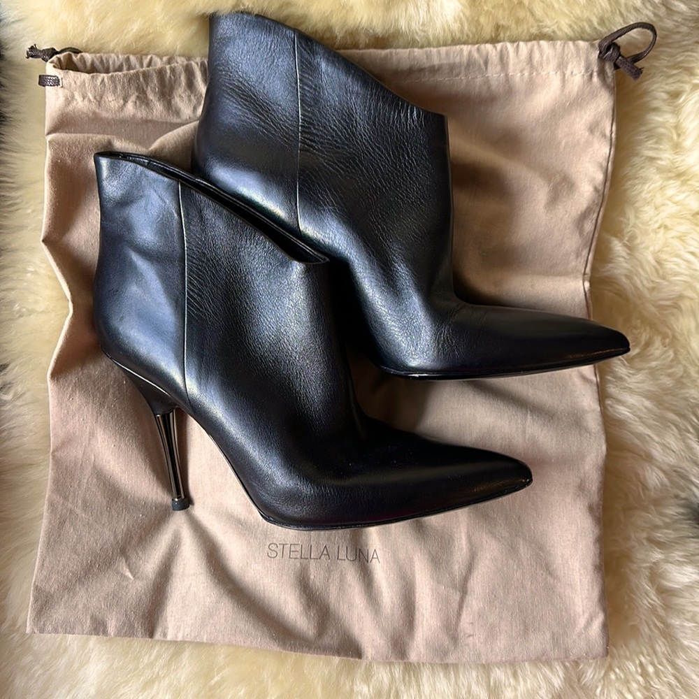 Stella Luna black leather heeled ankle booties